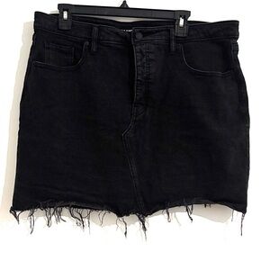 Old Navy Size 16 Black Frayed Hem Mini Pencil Skirt